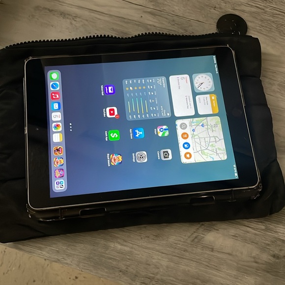 Chanel Puffy Makeup Bag/ipad Pouch - Picture 7 of 8